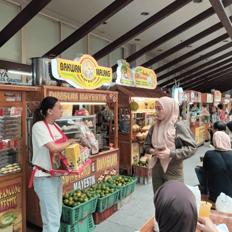 Retail activation Taokaenoi di pasar tradisional meningkatkan penjualan produk.