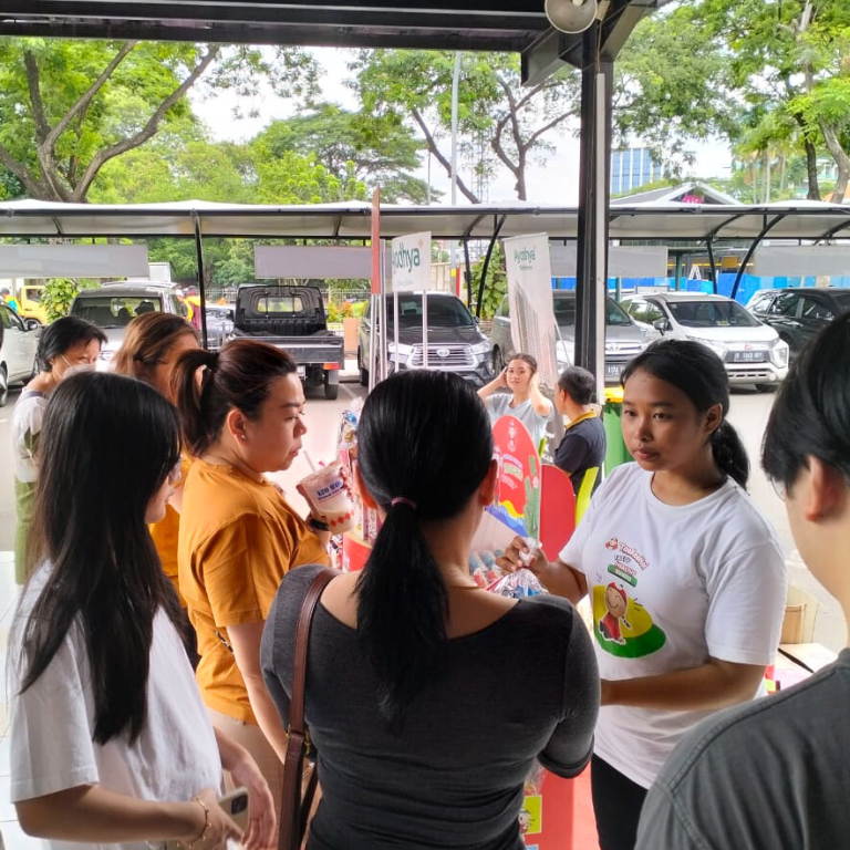 Manpower outsourcing Pradipta merekrut SPG/SPB untuk meningkatkan penjualan Taokaenoi di pasar Jabodetabek.
