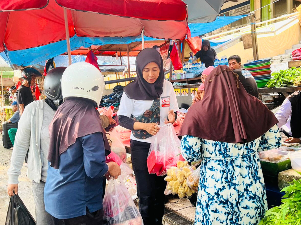 Outsourcing company Pradipta merekrut 28 manpower termasuk SPG, SPB, chef, dan MC untuk menjalankan aktivasi grebek pasar Sasa MSG.