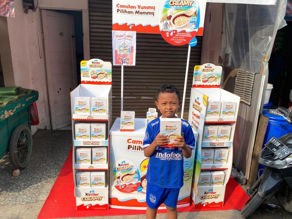 Aktivitas push selling snack anak di pasar tradisional