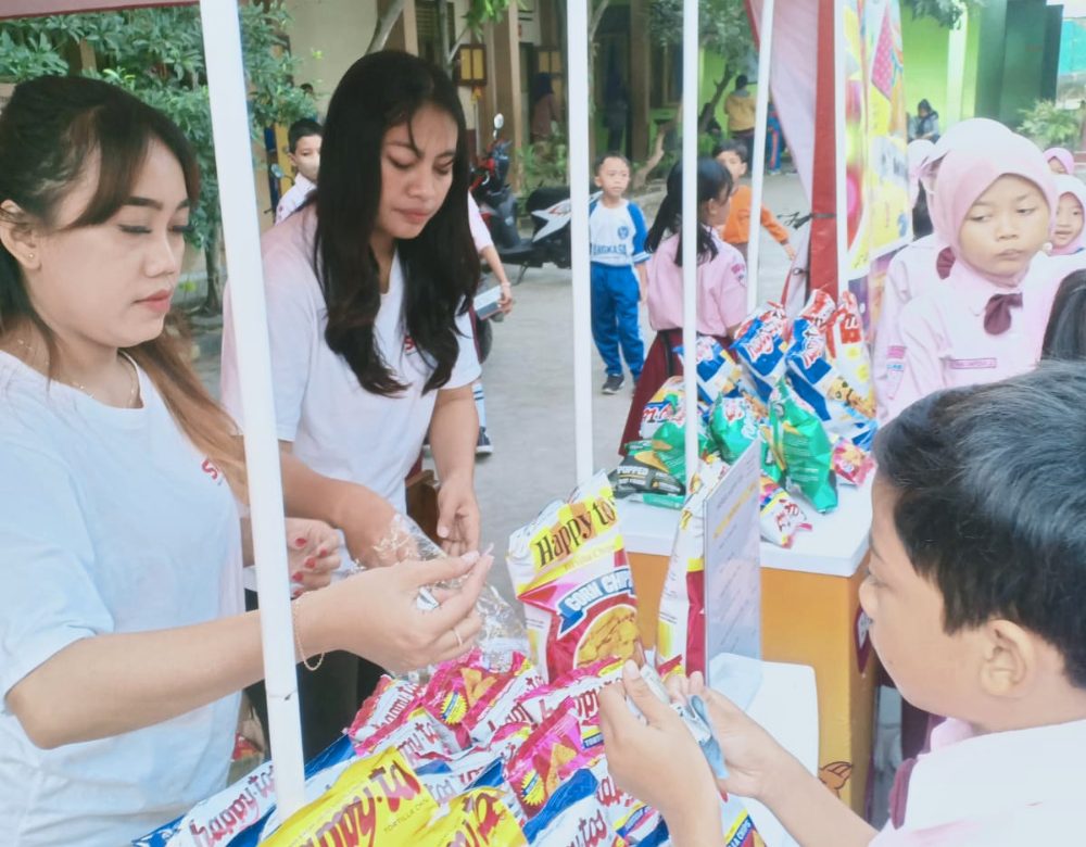 School to school activation Happy Tos Pop di 25 sekolah Indonesia