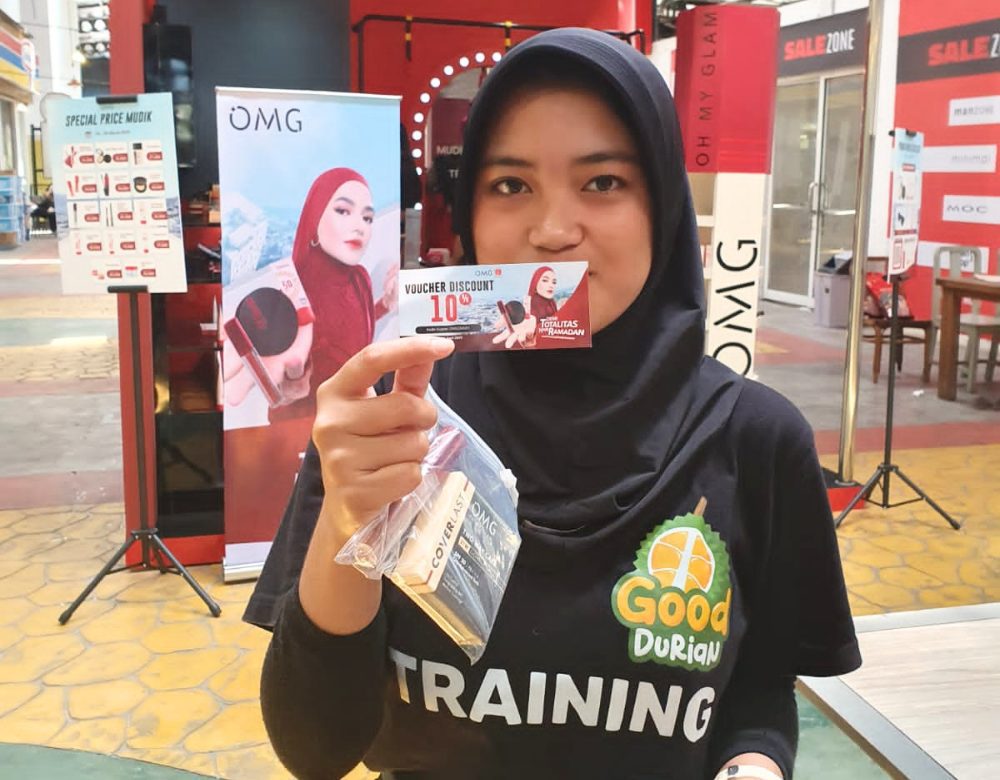 Booth push selling OMG Beauty dengan traffic tinggi di rest area KM 57