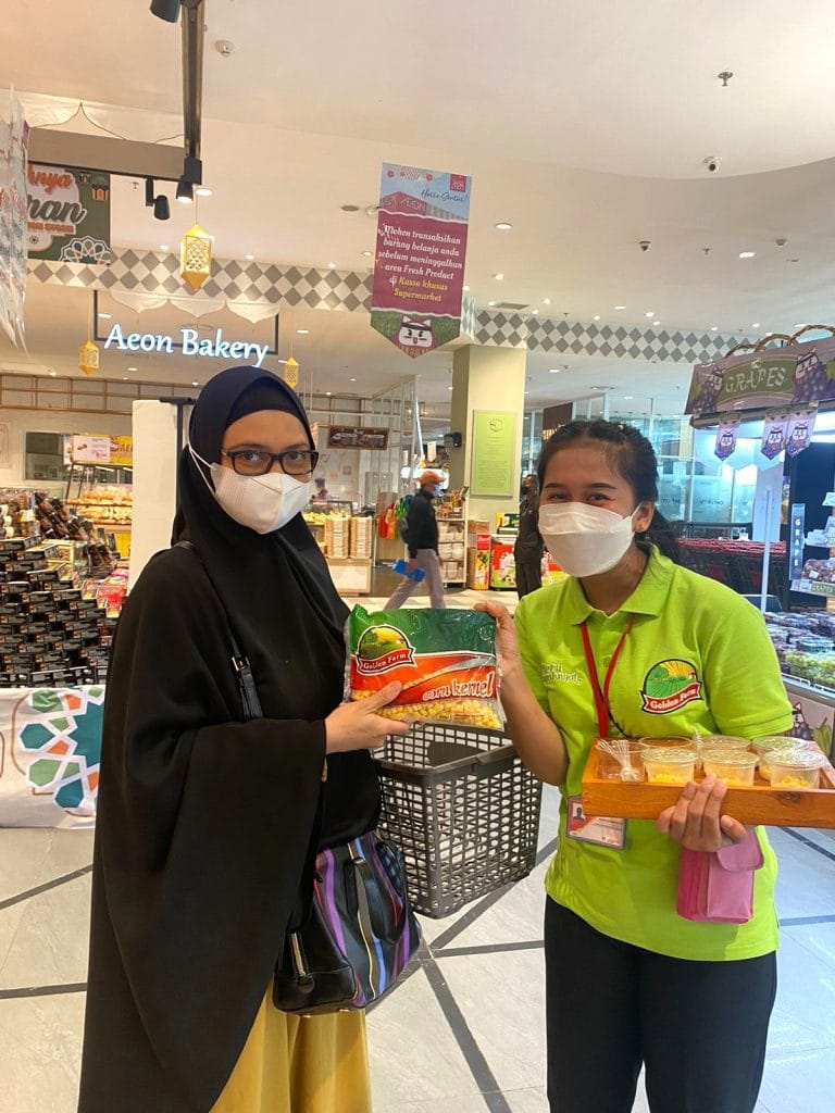 SPG Golden Farm menawarkan produk Edamame kepada konsumen di toko modern