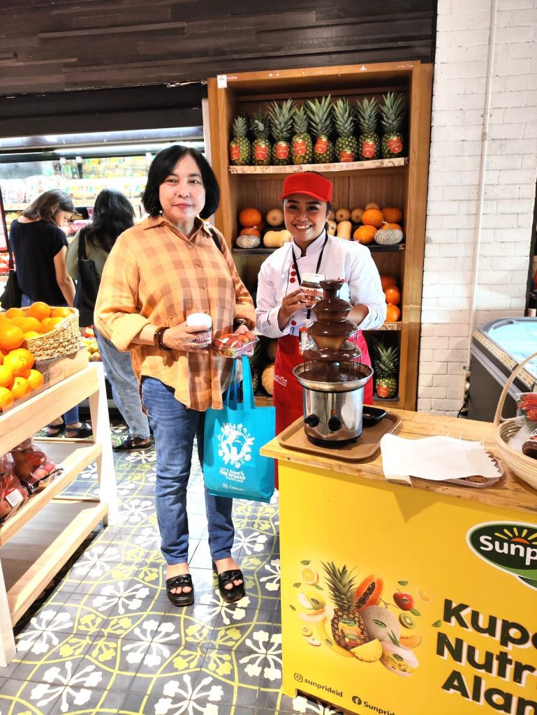 Sampling produk Nutella dan Sunpride untuk meningkatkan awareness konsumen