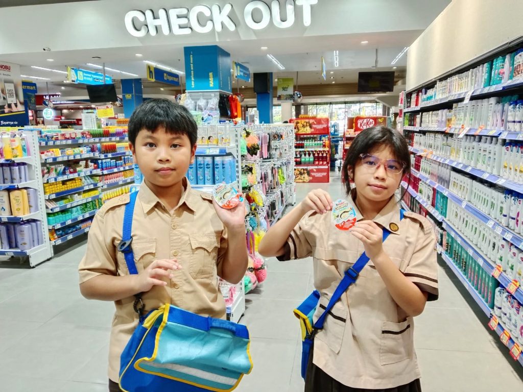 Brand activation modern trade Kinder Creamy dengan aktivitas sampling