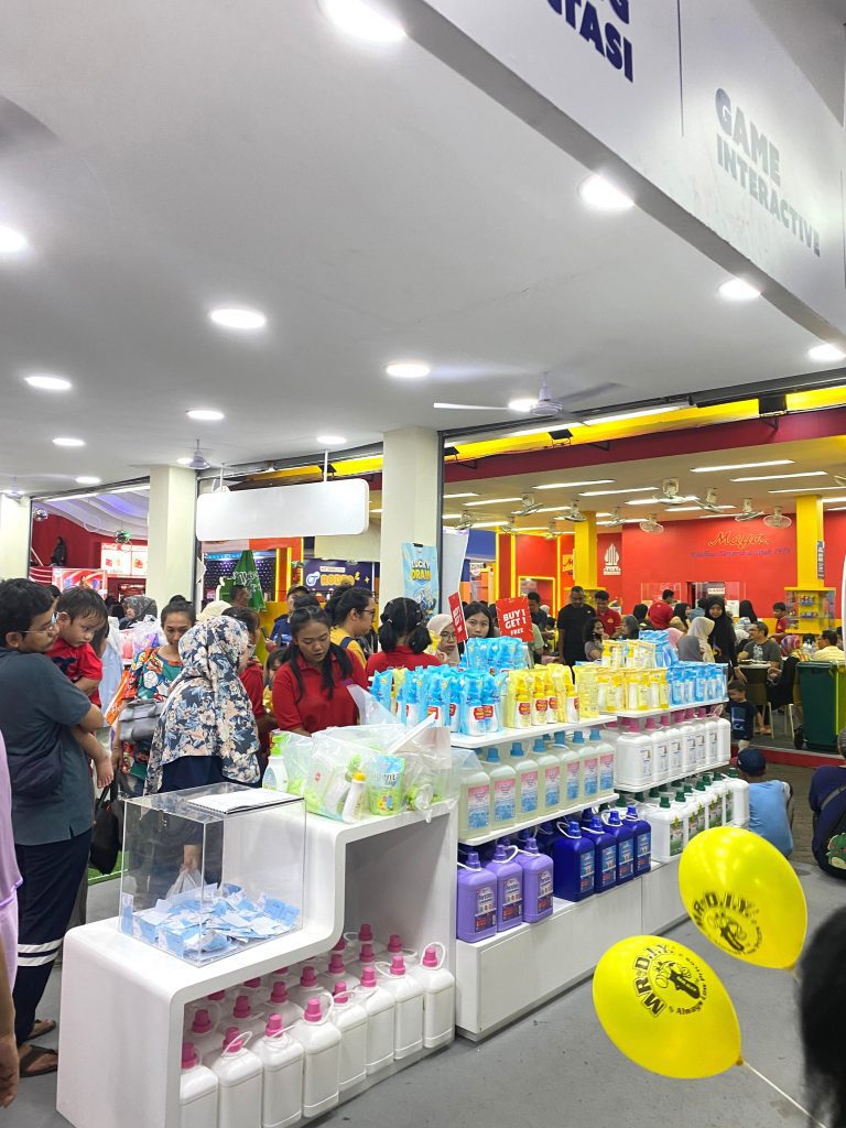 Brand activation Yuri di Jakarta Fair untuk meningkatkan sell out produk rumah tangga