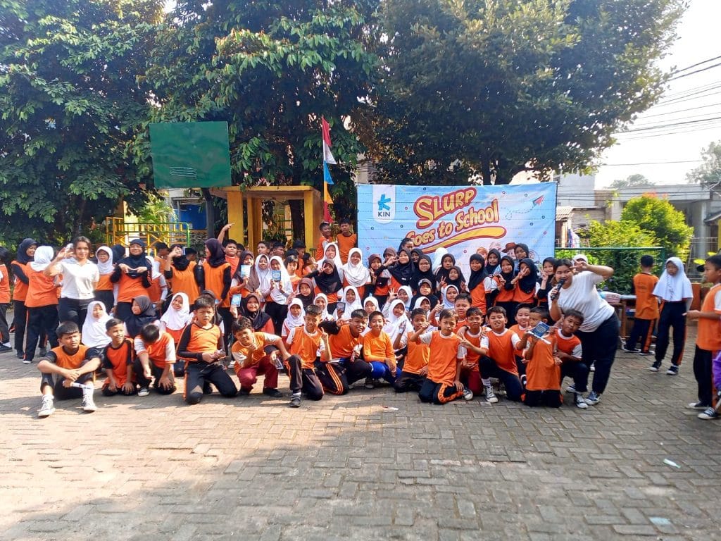 Aktivitas games interaktif KIN Yogurt bersama murid sekolah
