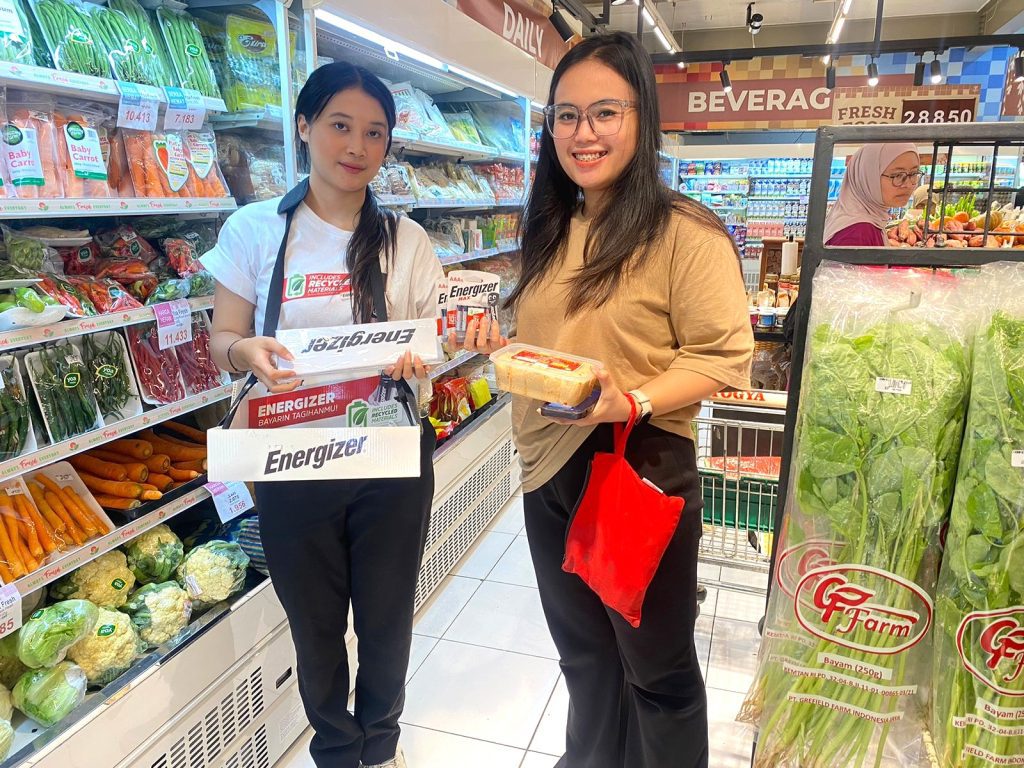 Push selling produk Energizer oleh SPG di Griya Junction Bandung