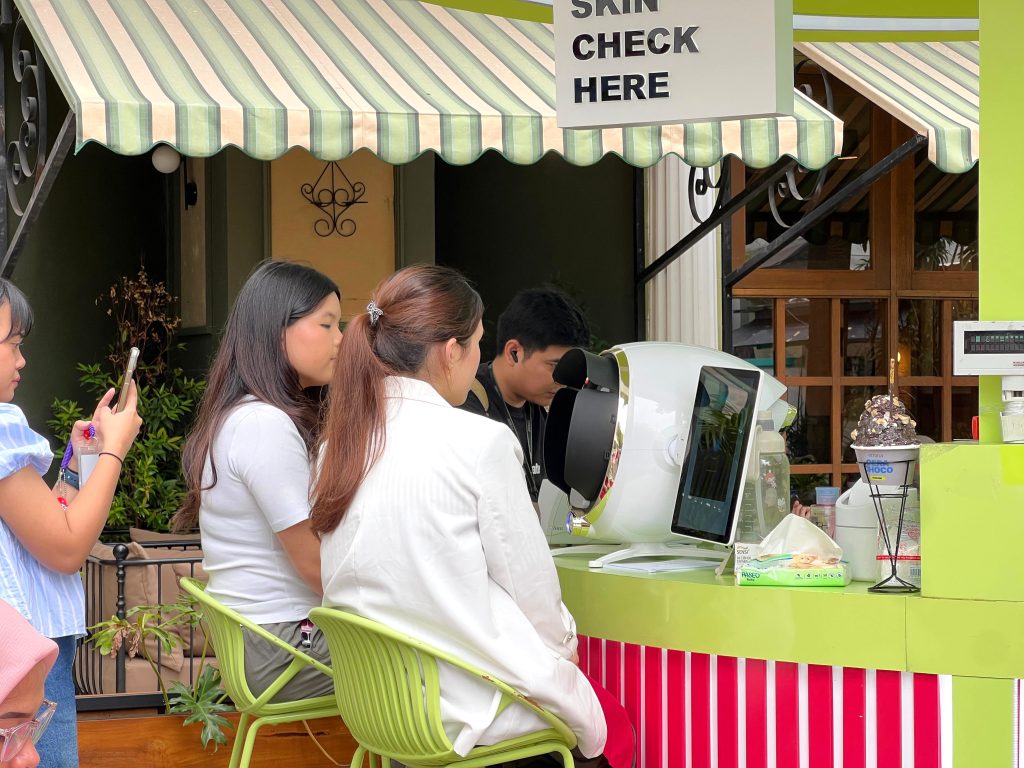 Brand activation agency Pradipta support booth skincare Emina Cosmetics di Jakarta