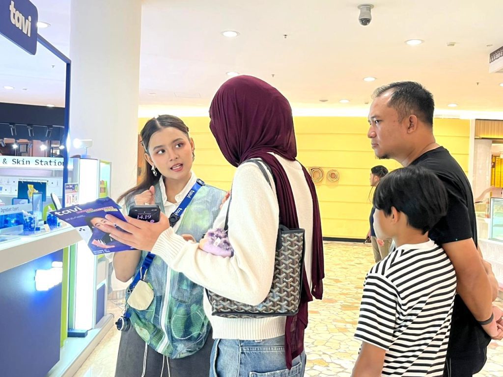 Beauty advisor dan SPB support experiential booth activation Tavi bersama brand activation agency Pradipta
