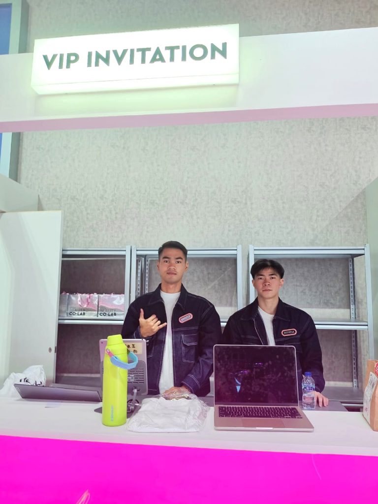 Booth activation Emina dengan konsep Skin and Soul Scanner experience