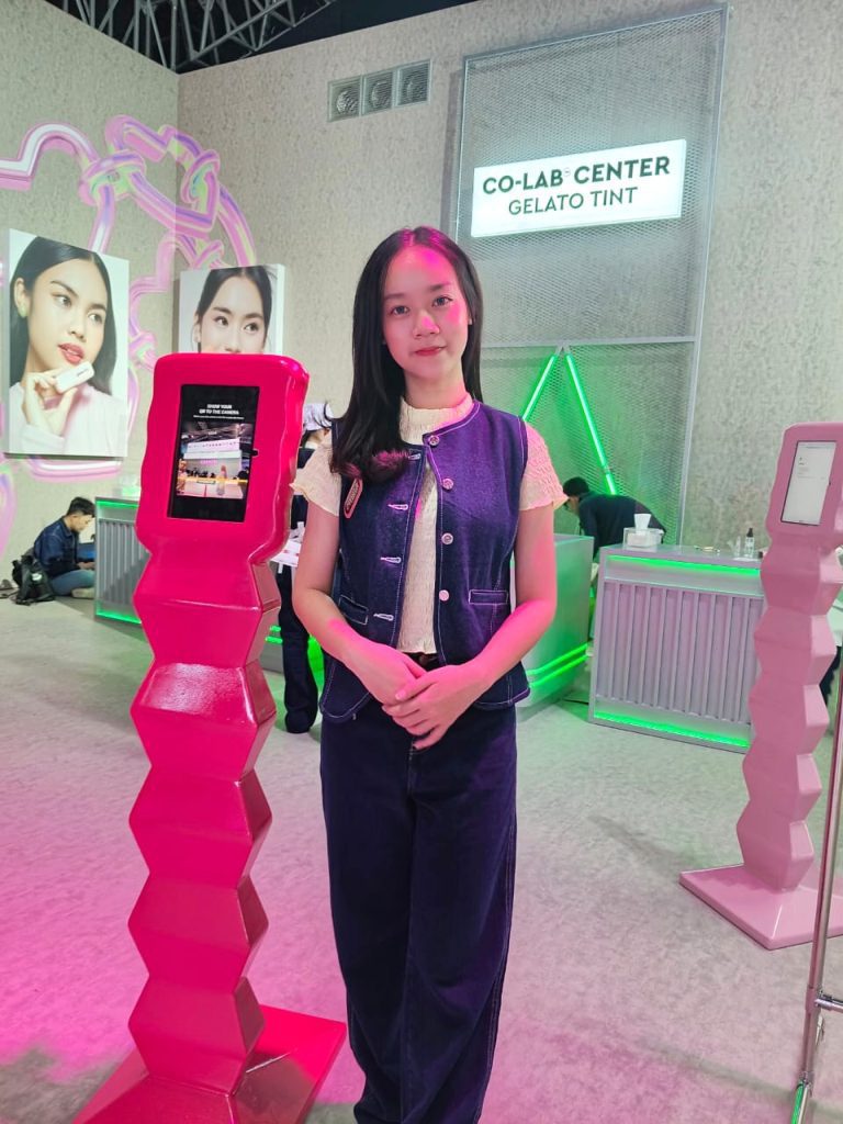 Beauty advisor agency dengan BA Emina di station skincare event