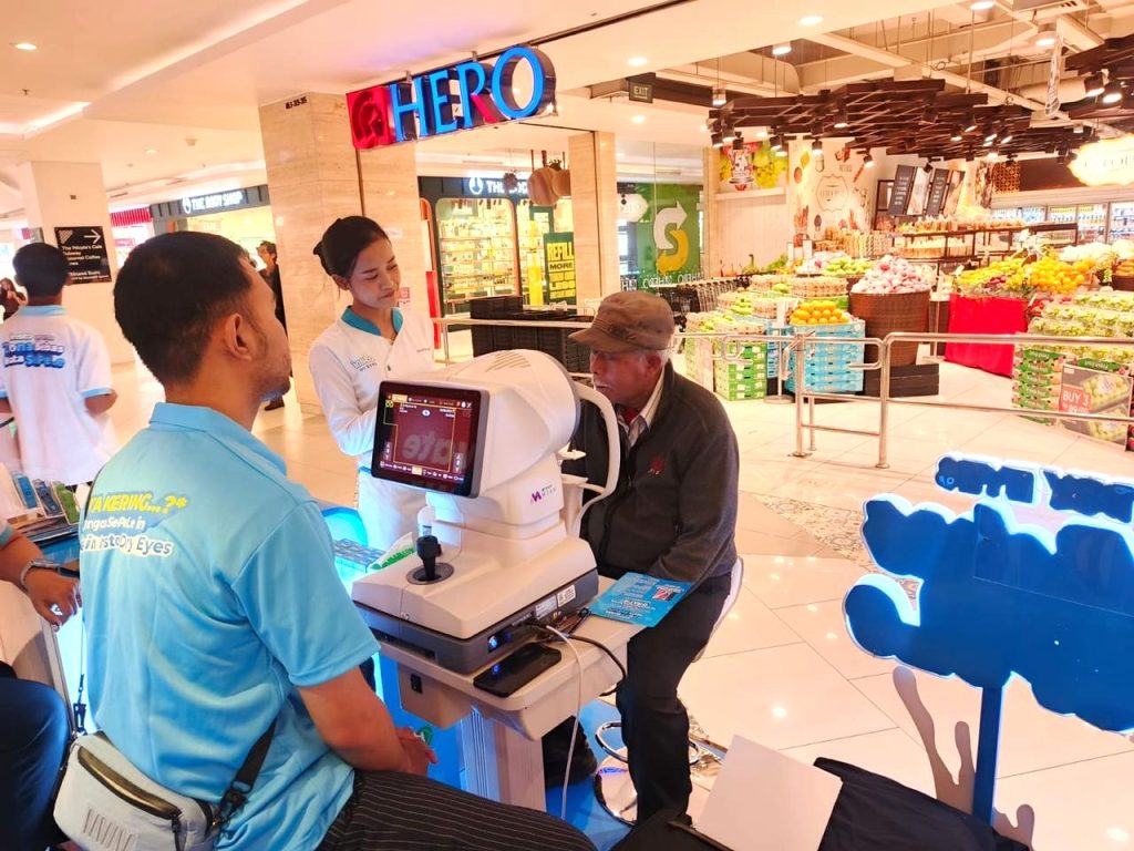 Mall to mall activation Insto dengan interactive game Gejala Mata SePeLe