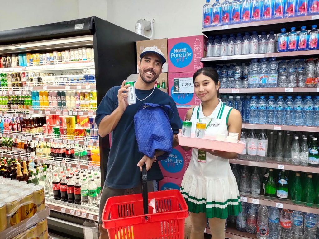 Brand activation Candid melalui aktivitas sampling dan push selling di toko