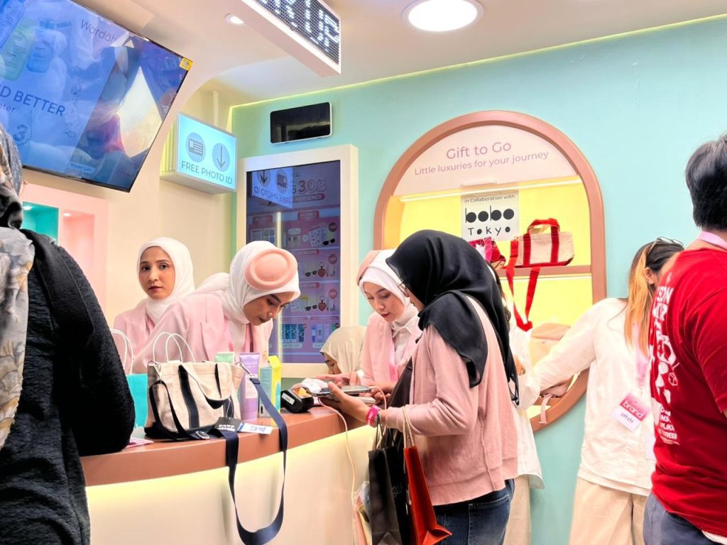 Multi brand activation Wardah oleh beauty advisor agency di event Jakarta X Beauty