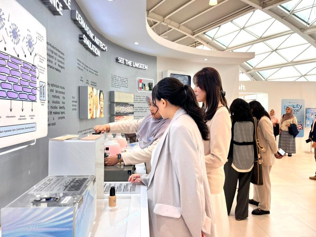 Beauty Advisor mendukung kelancaran operasional event beauty Paragon