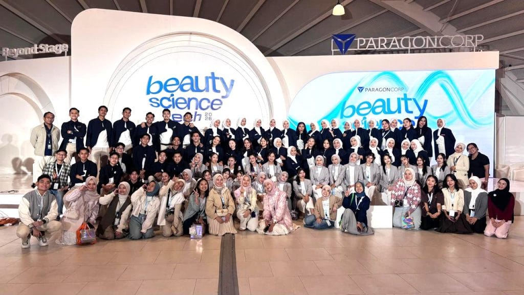 Beauty Advisor membantu experience pengunjung di event beauty Jakarta