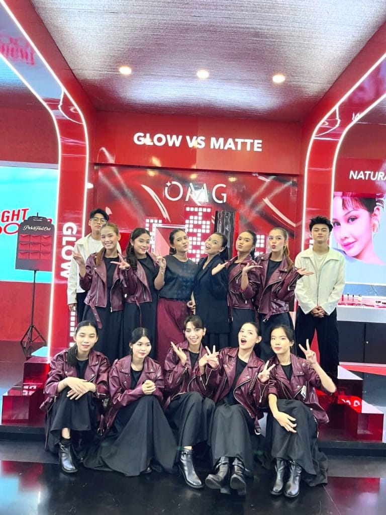 Booth activation OMG Beauty di Kendal Tunnel dengan support Beauty Advisor