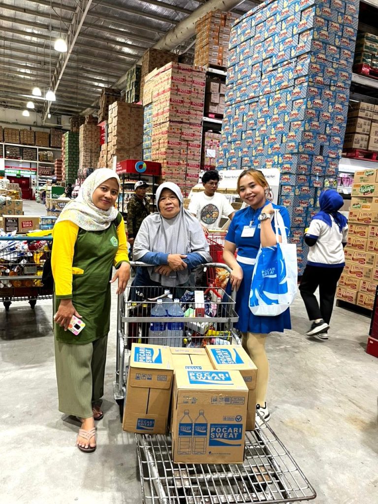 In-store activation Pocari Sweat selama program Ramadan dengan SPG